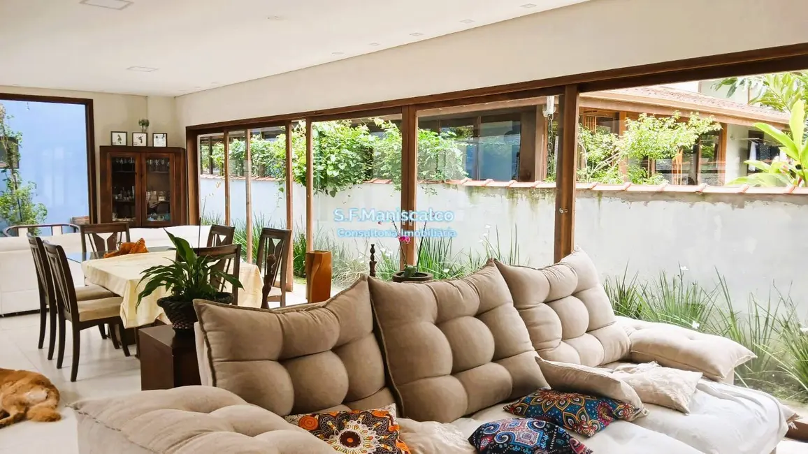 Foto 2 de Casa com 4 quartos à venda, 458m2 em Ubatuba - SP