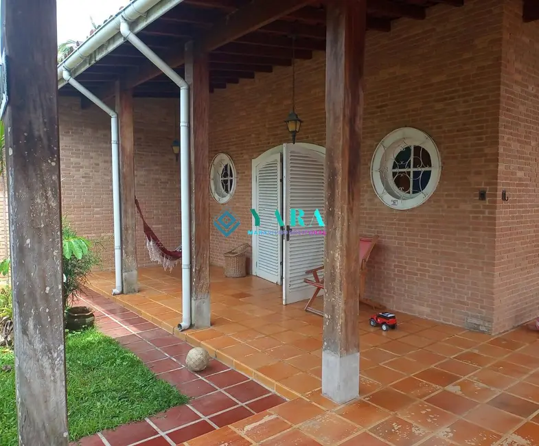 Foto 2 de Casa com 3 quartos à venda, 416m2 em Ubatuba - SP