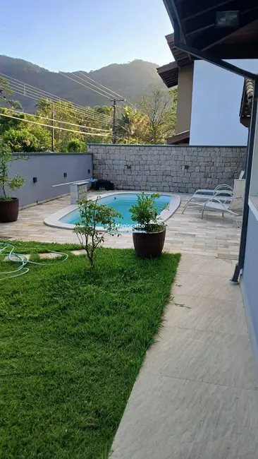 Foto 2 de Casa com 5 quartos à venda, 456m2 em Ubatuba - SP
