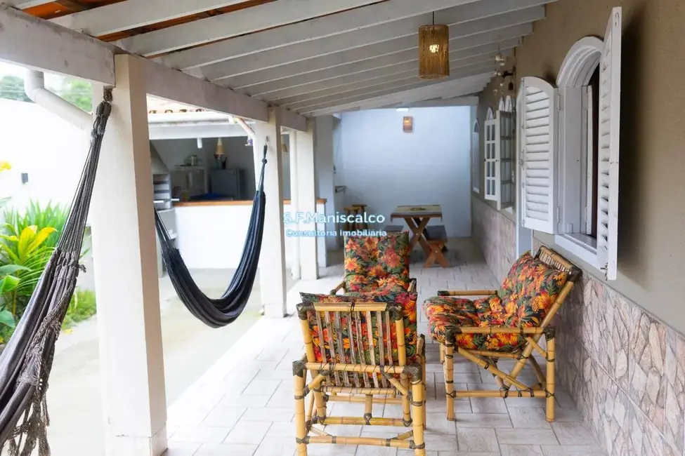 Foto 3 de Casa com 3 quartos à venda, 250m2 em Sumaré, Caraguatatuba - SP