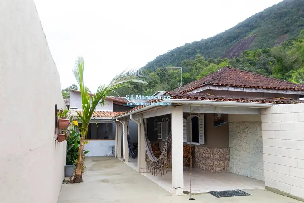 Foto 4 de Casa com 3 quartos à venda, 250m2 em Sumaré, Caraguatatuba - SP