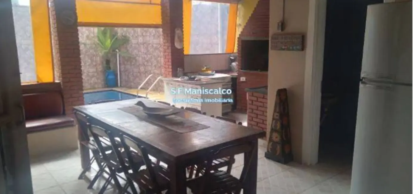 Pousada com 5 quartos à venda e para alugar, 936m2 em Ubatuba - SP - imagem 3 Foto 3 de Pousada com 5 quartos à venda e para alugar, 936m2 em Ubatuba - SP