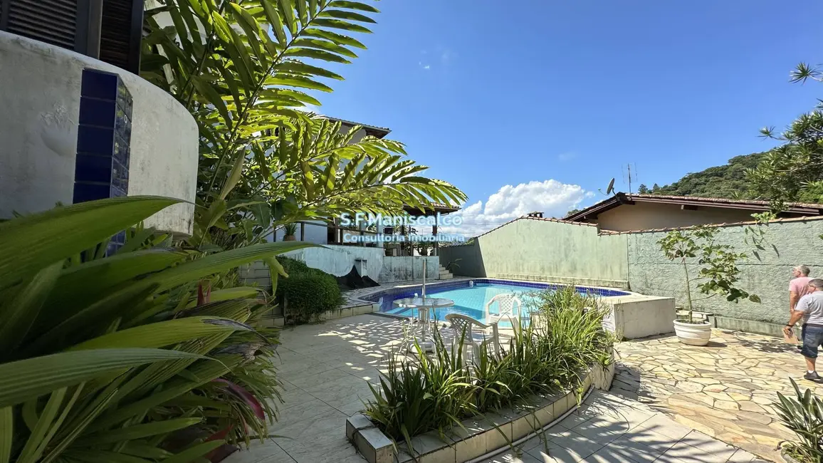 Foto 3 de Casa com 6 quartos à venda, 1200m2 em Ubatuba - SP