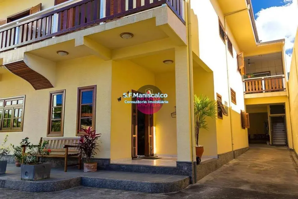Foto 1 de Casa com 6 quartos à venda e para alugar, 490m2 em Ubatuba - SP