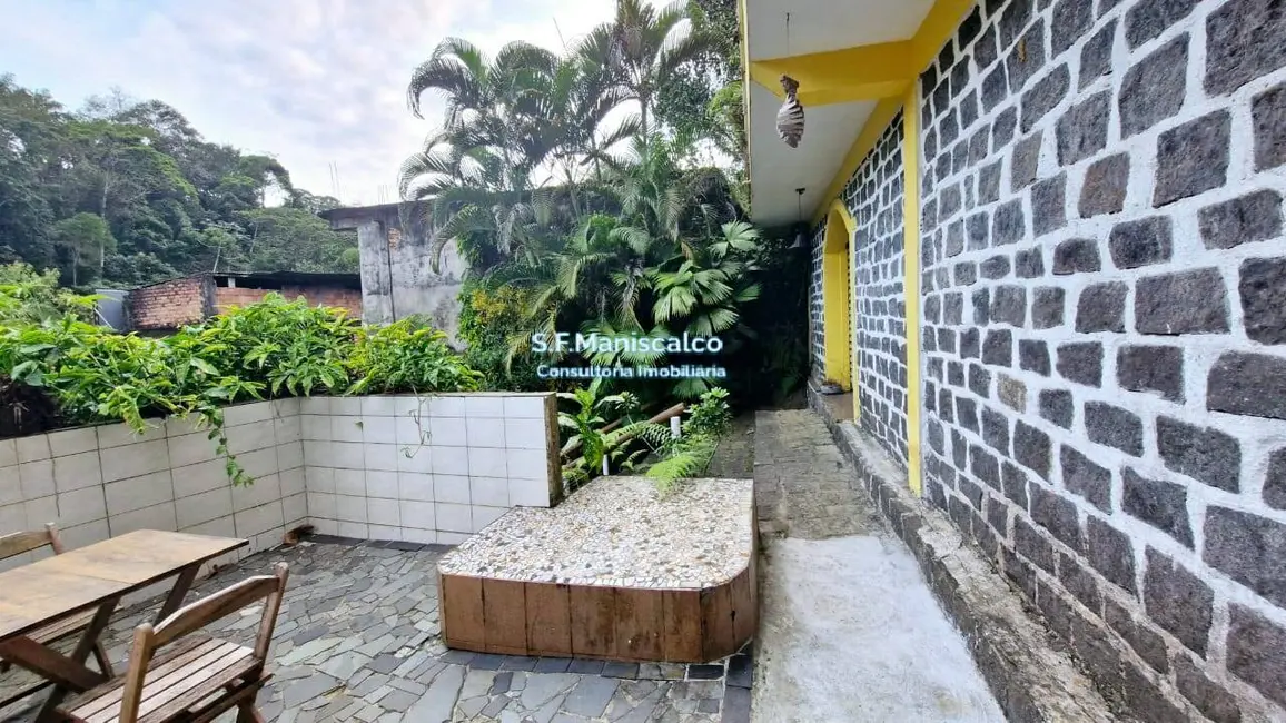 Pousada com 5 quartos à venda e para alugar, 936m2 em Ubatuba - SP - imagem 8 Foto 8 de Pousada com 5 quartos à venda e para alugar, 936m2 em Ubatuba - SP