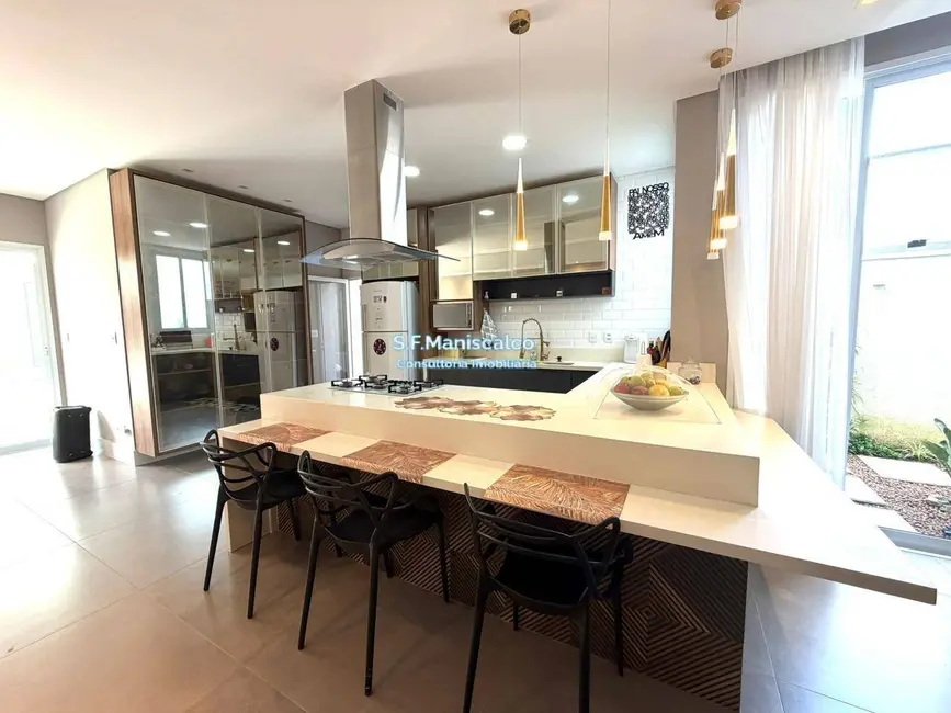 Foto 10 de Casa à venda, 354m2 em Tremembe - SP