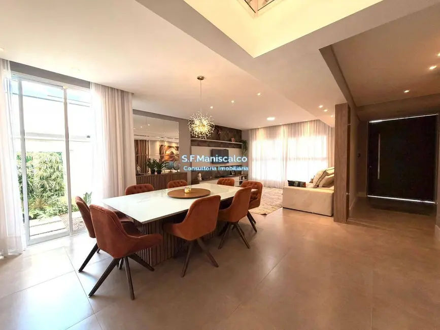 Foto 22 de Casa à venda, 354m2 em Tremembe - SP