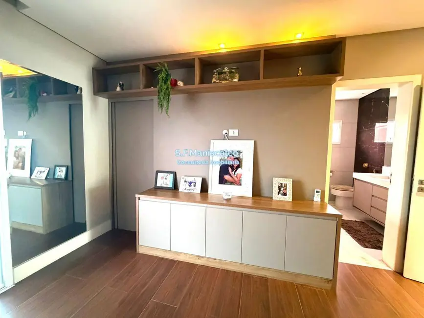 Foto 12 de Casa à venda, 354m2 em Tremembe - SP