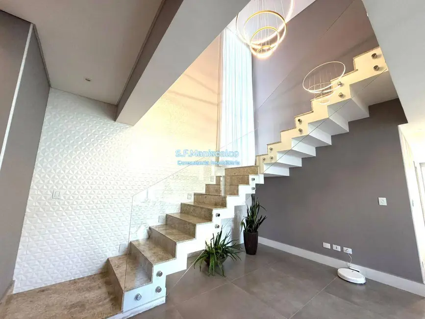 Foto 20 de Casa à venda, 354m2 em Tremembe - SP
