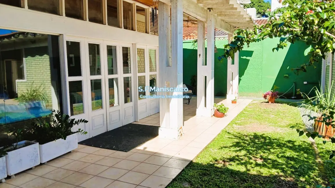 Casa com 6 quartos à venda, 560m2 em Ubatuba - SP - imagem 1 Foto 1 de Casa com 6 quartos à venda, 560m2 em Ubatuba - SP
