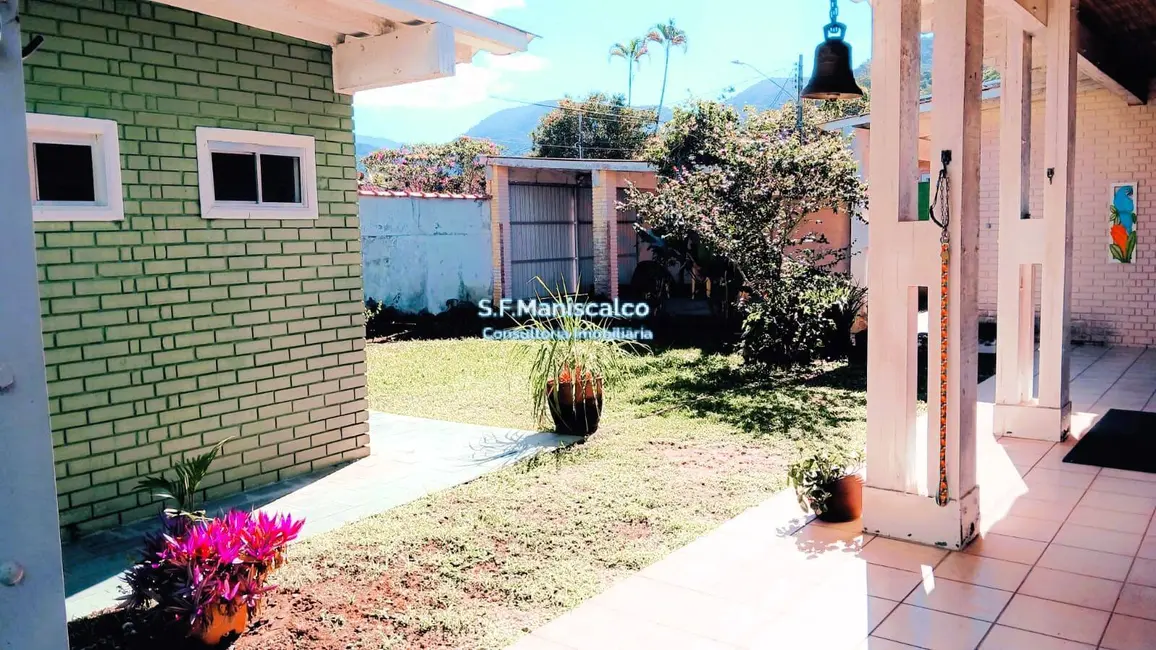 Casa com 6 quartos à venda, 560m2 em Ubatuba - SP - imagem 4 Foto 4 de Casa com 6 quartos à venda, 560m2 em Ubatuba - SP