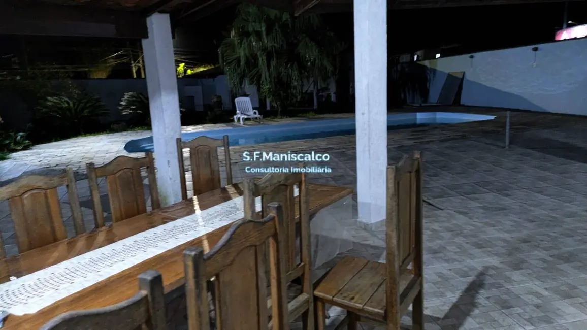 Foto 4 de Casa com 4 quartos à venda e para alugar, 700m2 em Ubatuba - SP