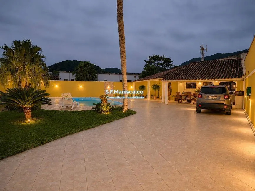 Foto 1 de Casa com 4 quartos à venda e para alugar, 700m2 em Ubatuba - SP
