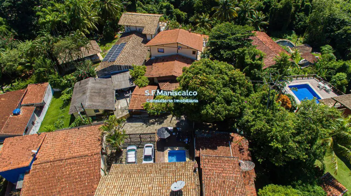 Casa com 3 quartos à venda e para alugar, 400m2 em Ilhabela - SP - imagem 2 Foto 2 de Casa com 3 quartos à venda e para alugar, 400m2 em Ilhabela - SP