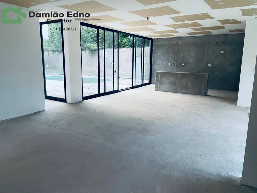 Casa com 4 quartos à venda, 318m2 em Alpes dos Araçás (Jordanésia), Cajamar - SP - imagem 4 Foto 4 de Casa com 4 quartos à venda, 318m2 em Alpes dos Araçás (Jordanésia), Cajamar - SP