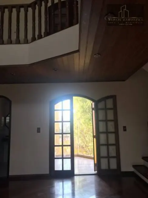 Sobrado com 4 quartos à venda, 256m2 em Quitaúna, Osasco - SP - imagem 5 Foto 5 de Sobrado com 4 quartos à venda, 256m2 em Quitaúna, Osasco - SP