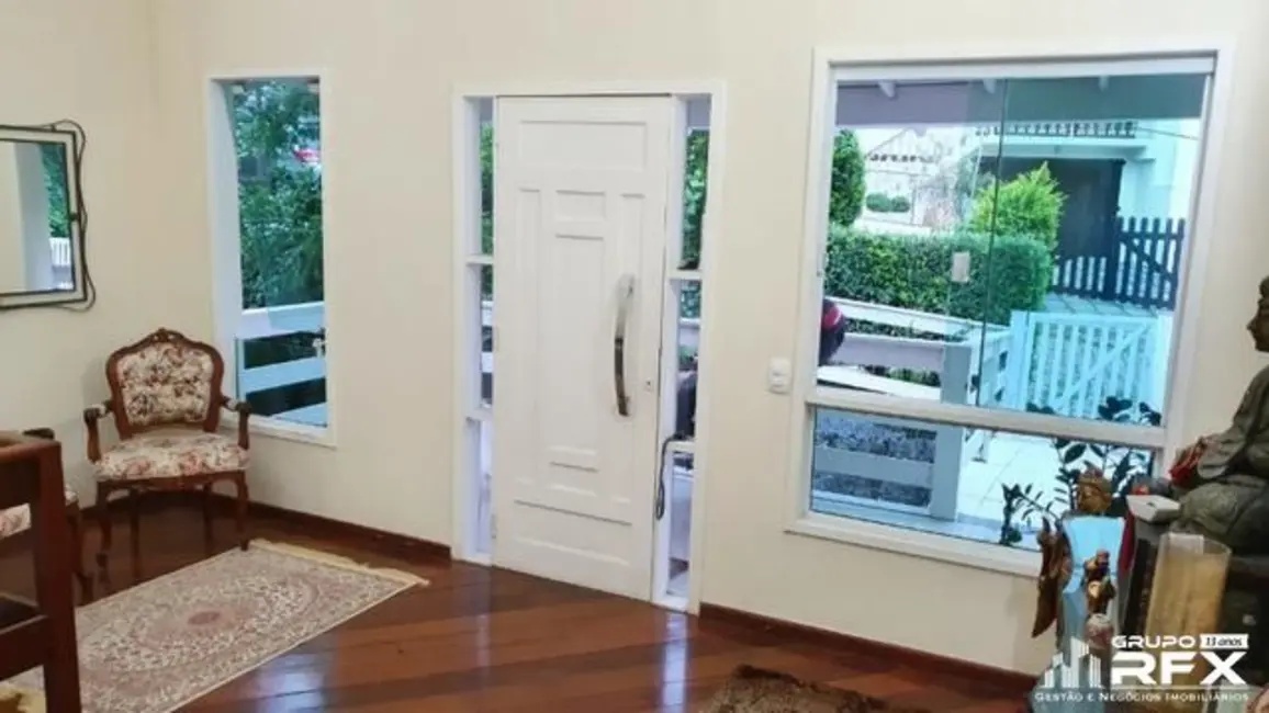 Casa de Condomínio com 6 quartos para alugar, 277m2 em Niteroi - RJ - imagem 3 Foto 3 de Casa de Condomínio com 6 quartos para alugar, 277m2 em Niteroi - RJ