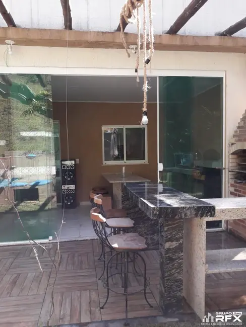 Casa de Condomínio com 3 quartos à venda, 400m2 em Sao Goncalo - RJ - imagem 3 Foto 3 de Casa de Condomínio com 3 quartos à venda, 400m2 em Sao Goncalo - RJ