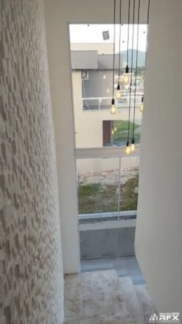 Foto 9 de Casa com 4 quartos à venda, 240m2 em Pindobas, Marica - RJ