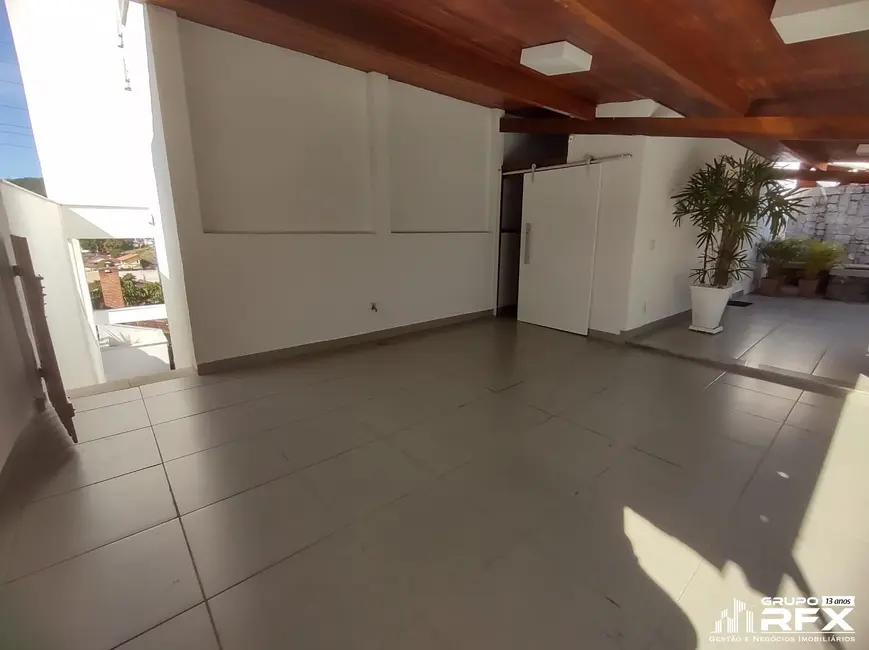 Foto 3 de Casa de Condomínio com 4 quartos à venda, 312m2 em Badu, Niteroi - RJ