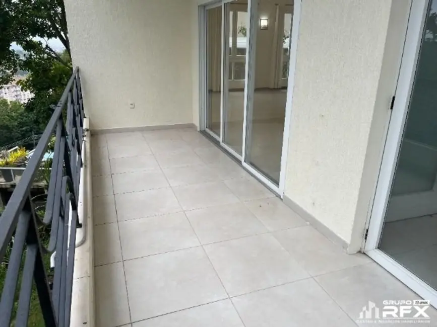 Casa com 4 quartos à venda, 390m2 em Maceió, Niteroi - RJ - imagem 6 Foto 6 de Casa com 4 quartos à venda, 390m2 em Maceió, Niteroi - RJ