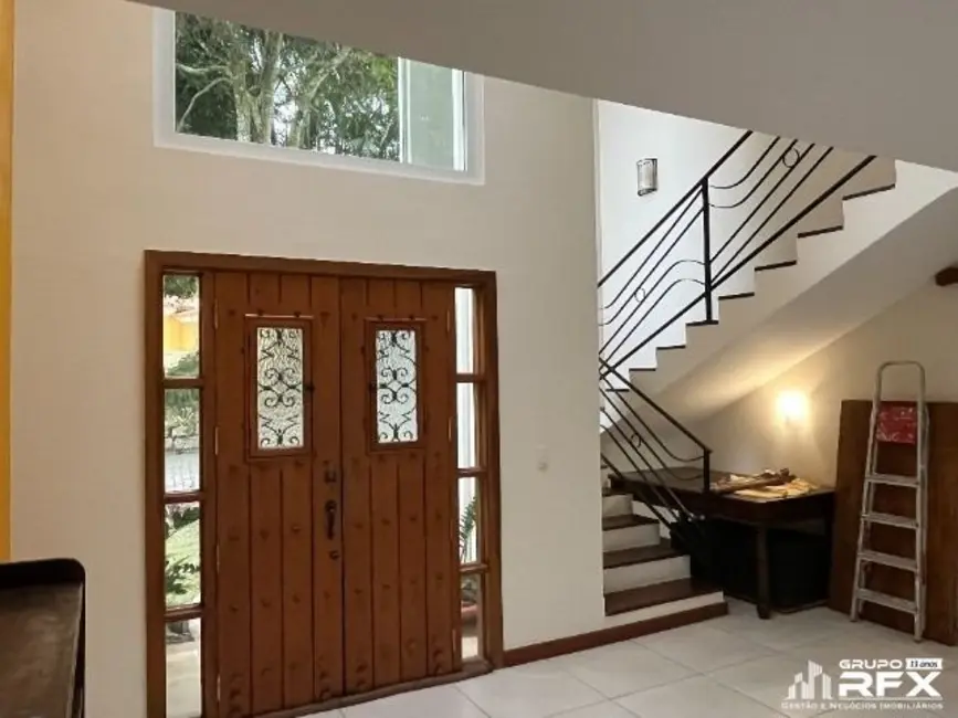 Casa com 4 quartos à venda, 390m2 em Maceió, Niteroi - RJ - imagem 4 Foto 4 de Casa com 4 quartos à venda, 390m2 em Maceió, Niteroi - RJ