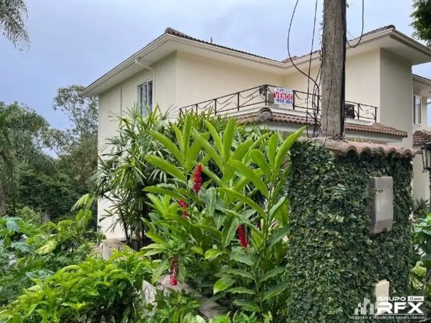 Casa com 4 quartos à venda, 390m2 em Maceió, Niteroi - RJ - imagem 3 Foto 3 de Casa com 4 quartos à venda, 390m2 em Maceió, Niteroi - RJ