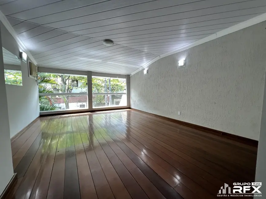 Foto 2 de Casa com 4 quartos à venda, 250m2 em São Francisco, Niteroi - RJ