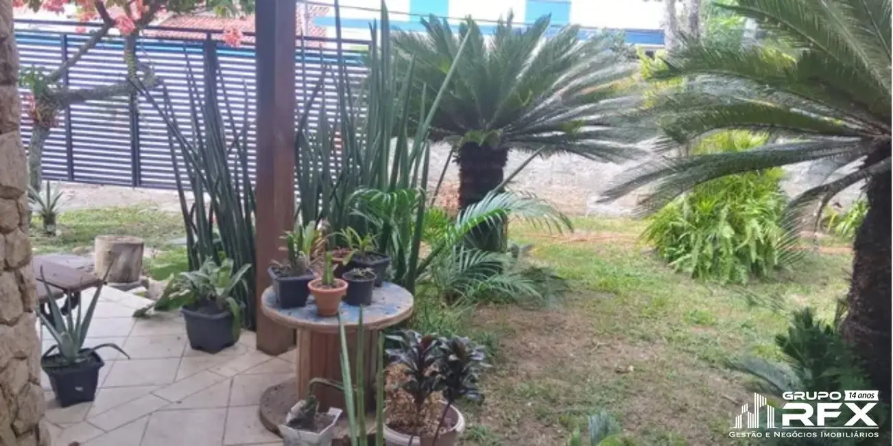 Foto 2 de Casa com 5 quartos para alugar, 400m2 em Itaipu, Niteroi - RJ