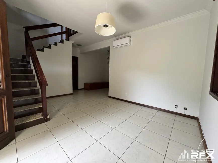 Foto 7 de Casa com 3 quartos à venda, 180m2 em Piratininga, Niteroi - RJ