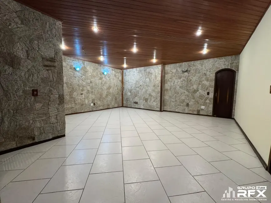 Casa com 4 quartos à venda, 339m2 em Pendotiba, Niteroi - RJ - imagem 2 Foto 2 de Casa com 4 quartos à venda, 339m2 em Pendotiba, Niteroi - RJ