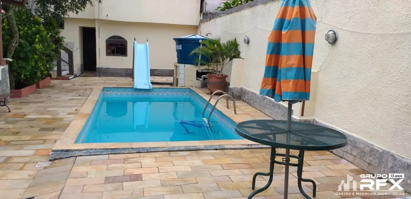 Foto 2 de Casa com 2 quartos à venda, 120m2 em Piratininga, Niteroi - RJ