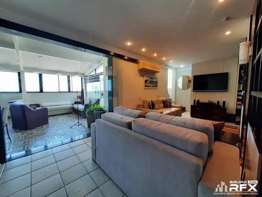 Cobertura com 4 quartos para alugar, 341m2 em Icaraí, Niteroi - RJ - imagem 7 Foto 7 de Cobertura com 4 quartos para alugar, 341m2 em Icaraí, Niteroi - RJ