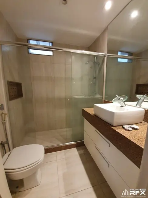 Apartamento com 3 quartos para alugar, 120m2 em Icaraí, Niteroi - RJ - imagem 8 Foto 8 de Apartamento com 3 quartos para alugar, 120m2 em Icaraí, Niteroi - RJ
