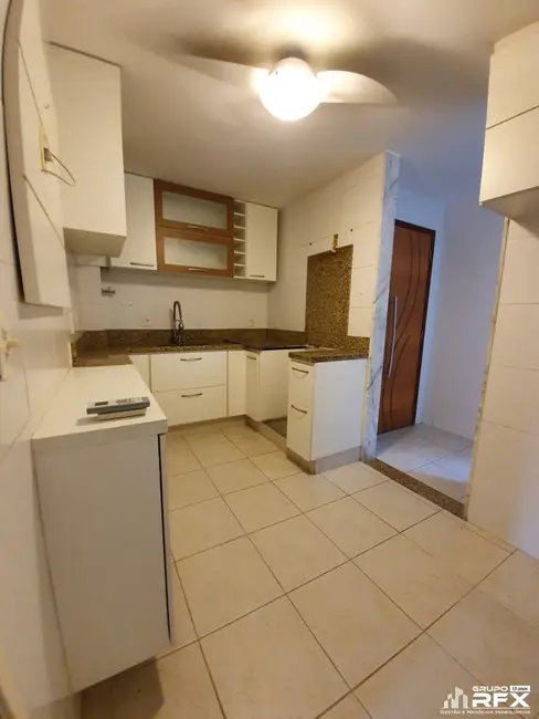 Apartamento com 3 quartos para alugar, 120m2 em Icaraí, Niteroi - RJ - imagem 9 Foto 9 de Apartamento com 3 quartos para alugar, 120m2 em Icaraí, Niteroi - RJ