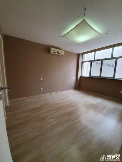 Apartamento com 3 quartos para alugar, 120m2 em Icaraí, Niteroi - RJ - imagem 3 Foto 3 de Apartamento com 3 quartos para alugar, 120m2 em Icaraí, Niteroi - RJ
