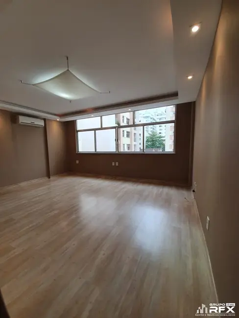 Apartamento com 3 quartos para alugar, 120m2 em Icaraí, Niteroi - RJ - imagem 4 Foto 4 de Apartamento com 3 quartos para alugar, 120m2 em Icaraí, Niteroi - RJ