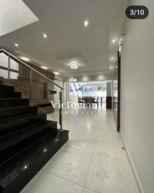 Foto 2 de Casa de Condomínio com 4 quartos à venda, 310m2 em Jardim Crystal Park, Jacarei - SP
