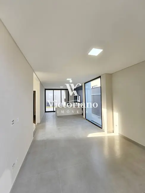 Casa de Condomínio com 3 quartos à venda, 250m2 em Cacapava - SP - imagem 3 Foto 3 de Casa de Condomínio com 3 quartos à venda, 250m2 em Cacapava - SP