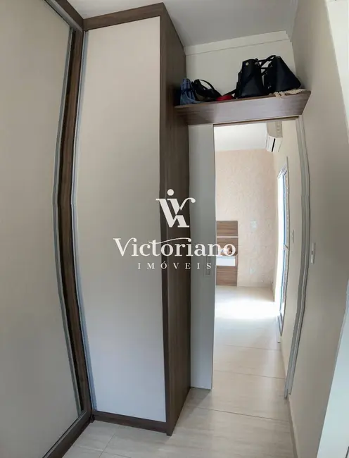 Foto 5 de Casa de Condomínio com 4 quartos à venda, 200m2 em Parque Califórnia, Jacarei - SP