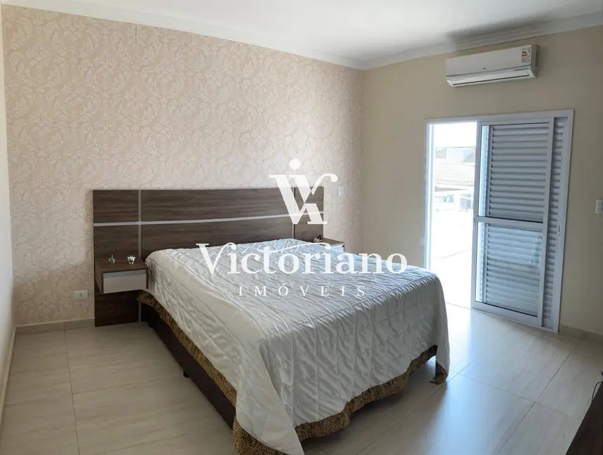 Foto 4 de Casa de Condomínio com 4 quartos à venda, 200m2 em Parque Califórnia, Jacarei - SP