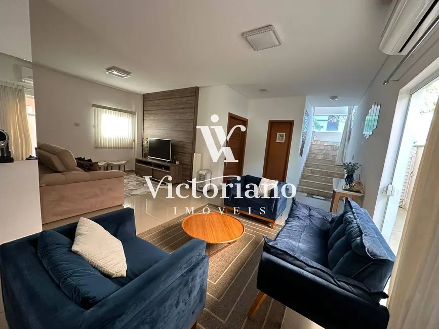 Foto 4 de Casa de Condomínio com 3 quartos à venda, 250m2 em Parque Califórnia, Jacarei - SP