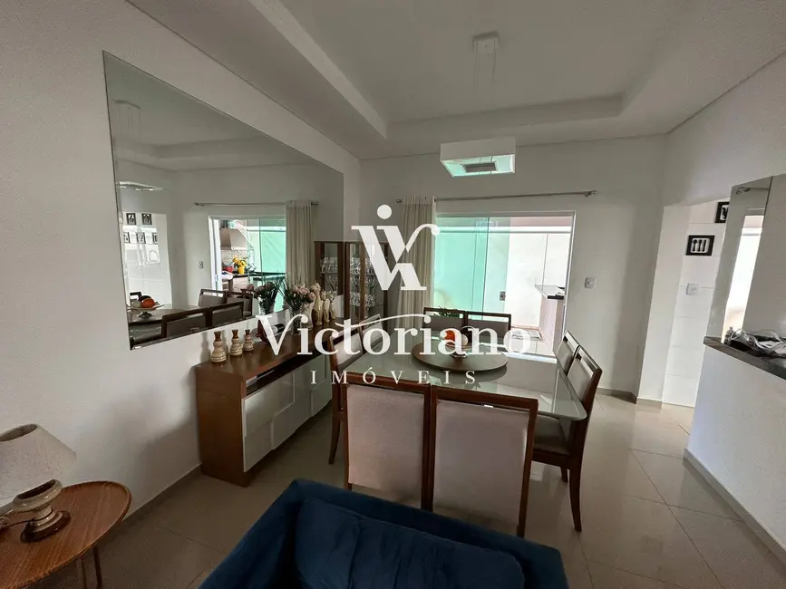 Foto 6 de Casa de Condomínio com 3 quartos à venda, 250m2 em Parque Califórnia, Jacarei - SP