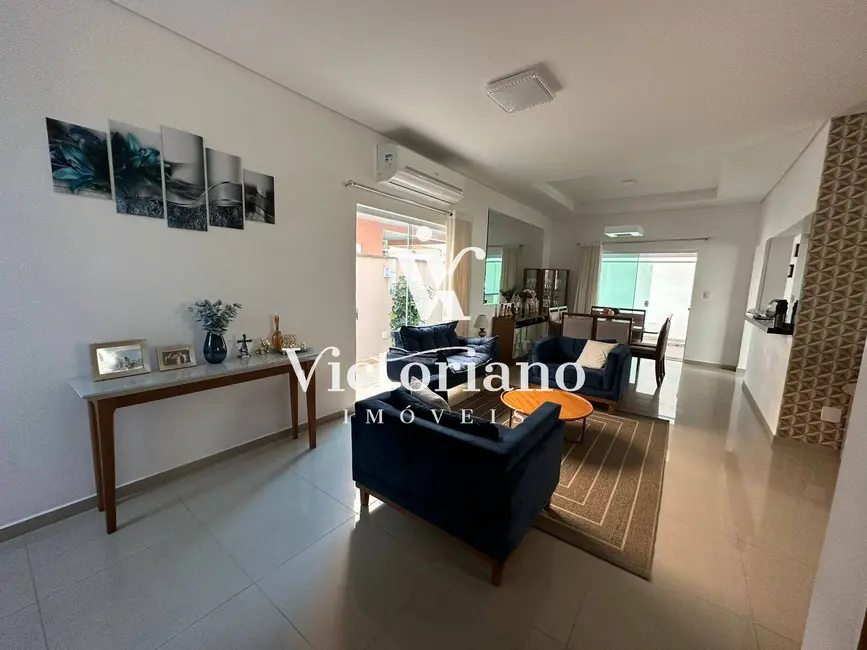 Foto 3 de Casa de Condomínio com 3 quartos à venda, 250m2 em Parque Califórnia, Jacarei - SP