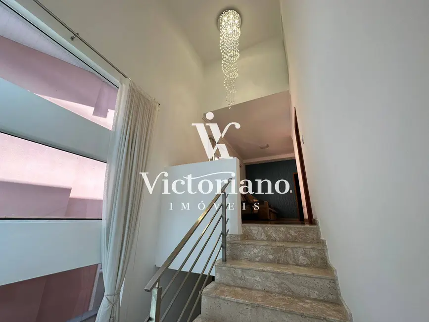 Foto 9 de Casa de Condomínio com 3 quartos à venda, 250m2 em Parque Califórnia, Jacarei - SP