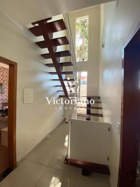 Foto 6 de Casa com 4 quartos à venda, 207m2 em Loteamento Villa Branca, Jacarei - SP