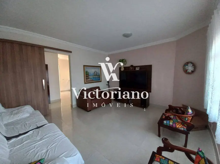 Foto 3 de Casa com 9 quartos à venda, 250m2 em Sao Jose Dos Campos - SP