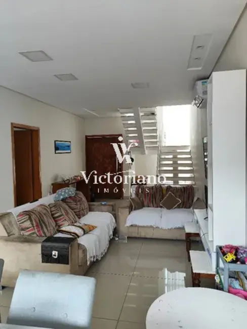 Foto 2 de Casa de Condomínio com 3 quartos à venda, 250m2 em Jardim Panorama, Jacarei - SP