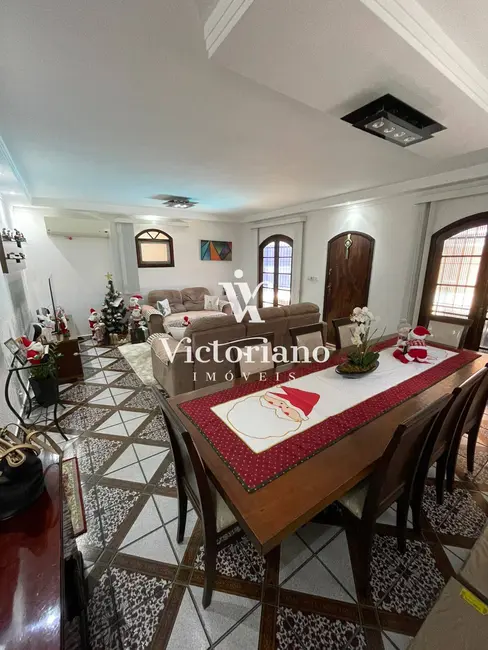 Foto 1 de Casa com 4 quartos à venda, 270m2 em Sao Jose Dos Campos - SP