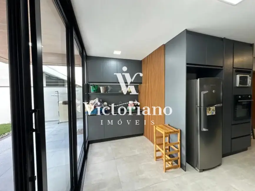 Foto 6 de Casa de Condomínio com 4 quartos à venda, 200m2 em Jardim Jacinto, Jacarei - SP